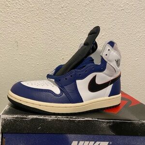 Nike Air Jordan 1 retro high OG midnight navy rare air , size 4